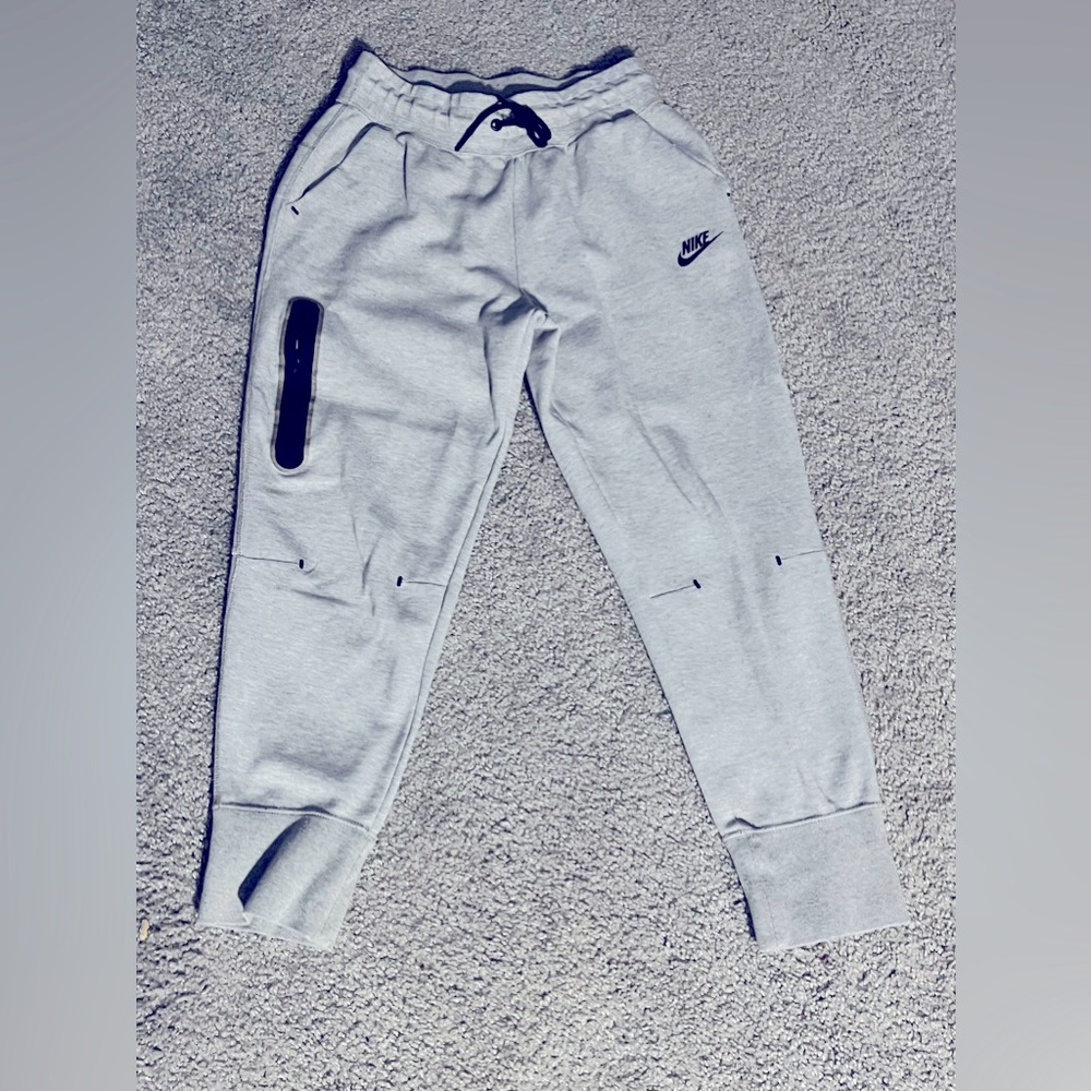 Youth Nike Tech